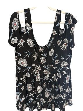 Torrid Size 2 2X Black Floral Cold Shoulder Babydoll Top